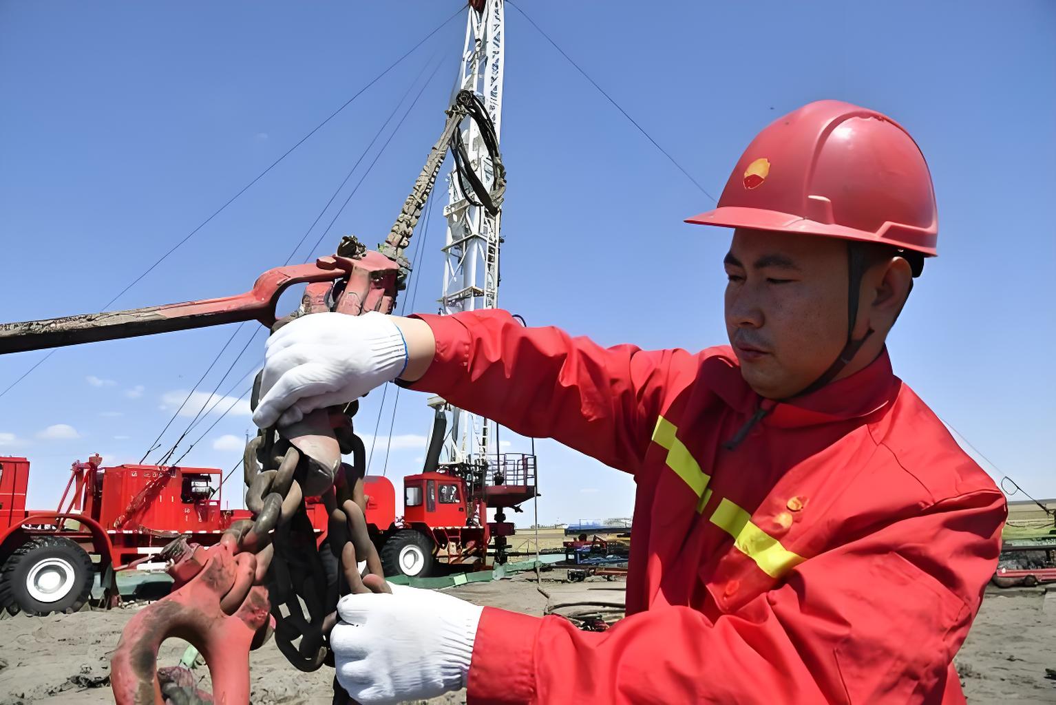 中国石油款反光背心的全方位防护应用