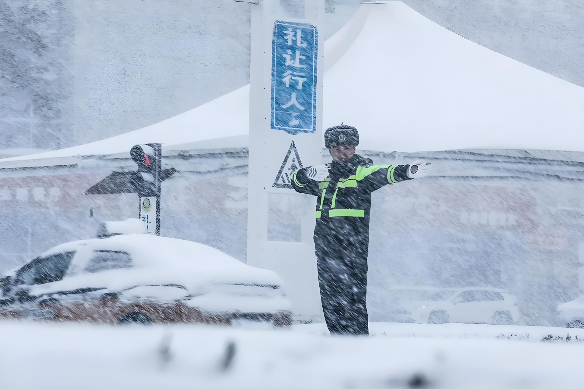 高可视与抗寒并存：交警反光棉衣复合材质的性能突破