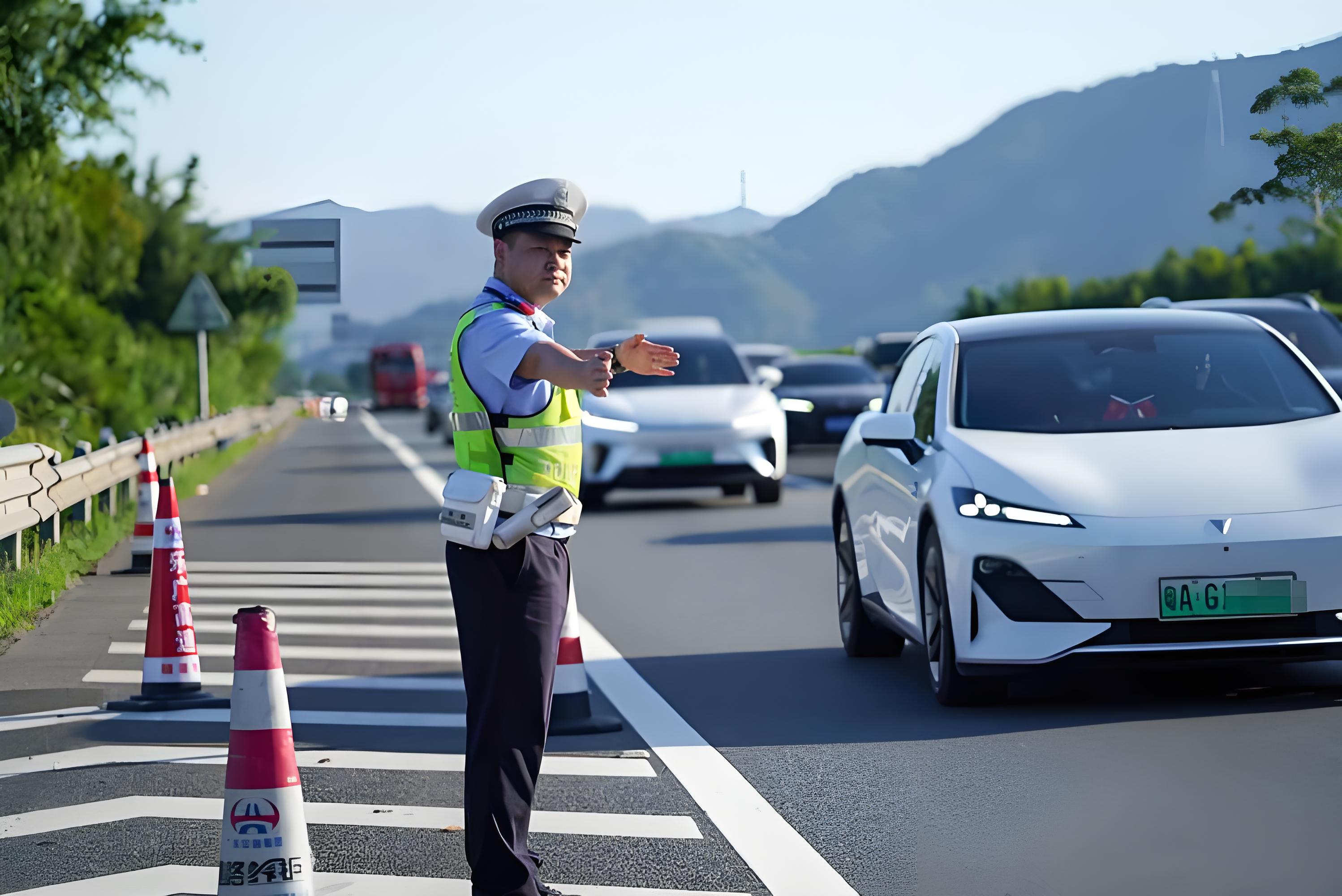 交警反光衣材质要求：守护道路安全的关键