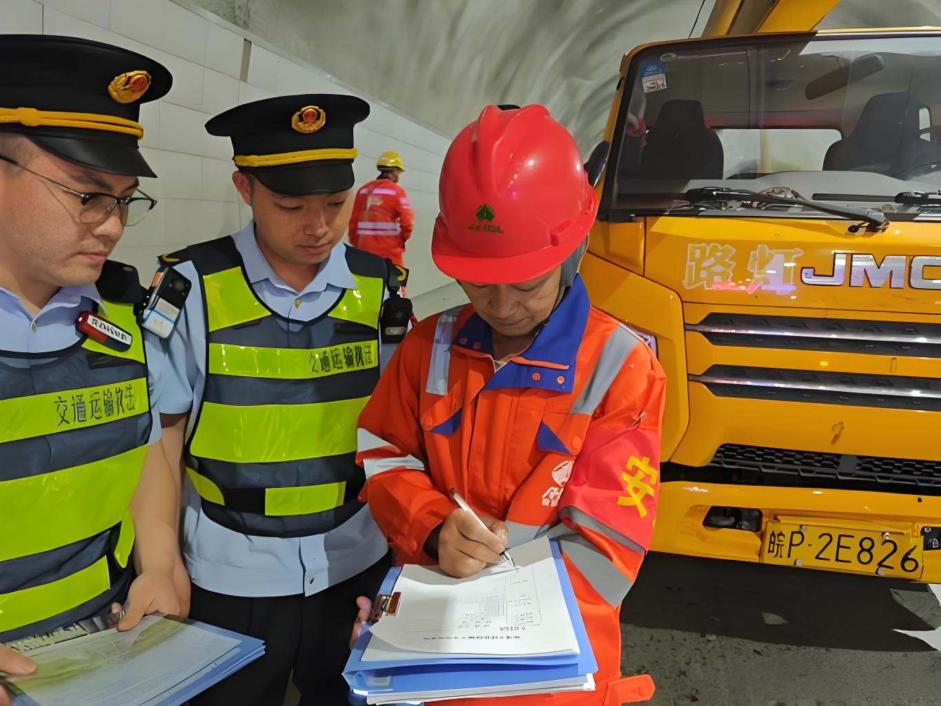 海南公路反光背心重要性解析：守护生命安全第一道防线
