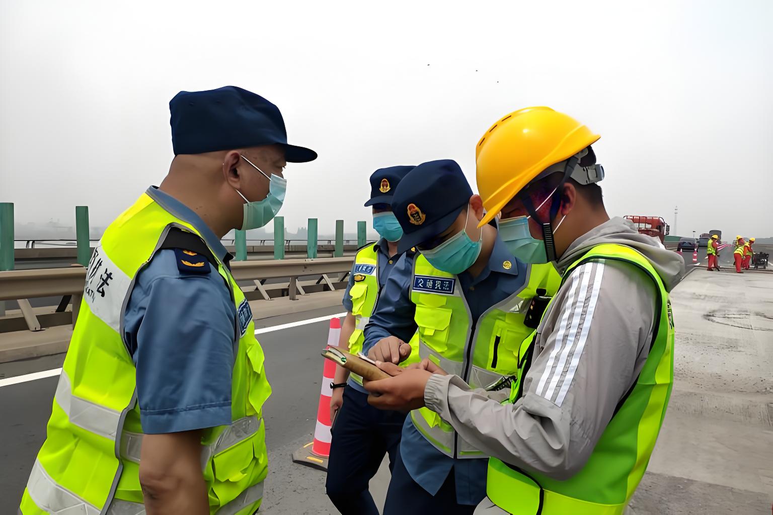 高可视粘贴式荧光反光背心：设计关键要点