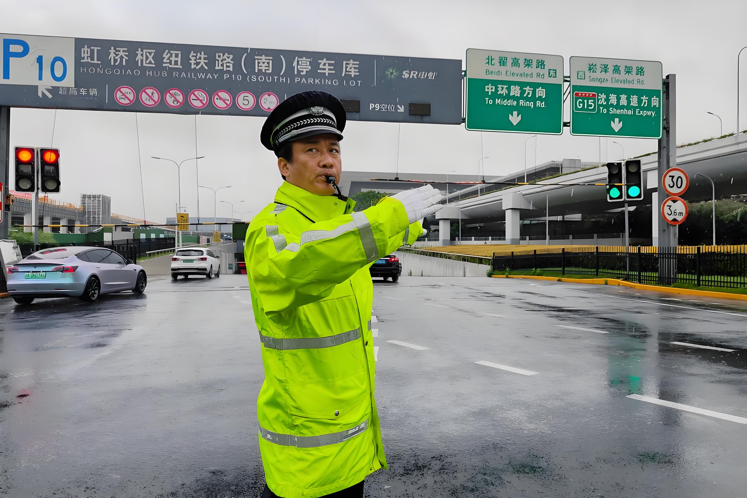 如何选择优质警用标准款反光雨衣？关键标准解析