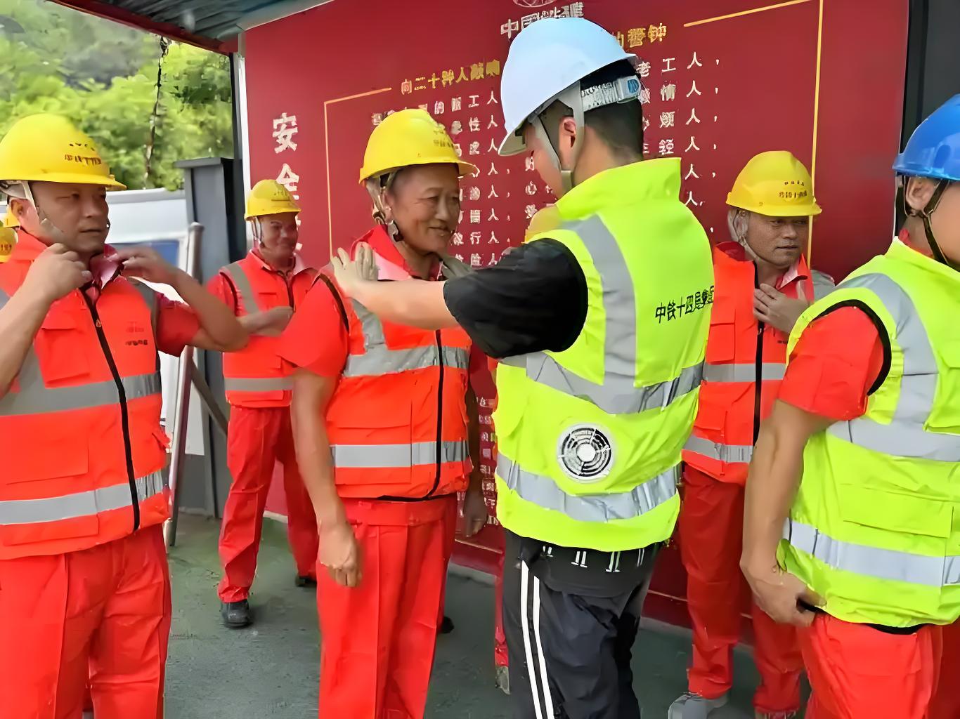 带风扇反光衣：解密材质特殊性背后的卓越性能
