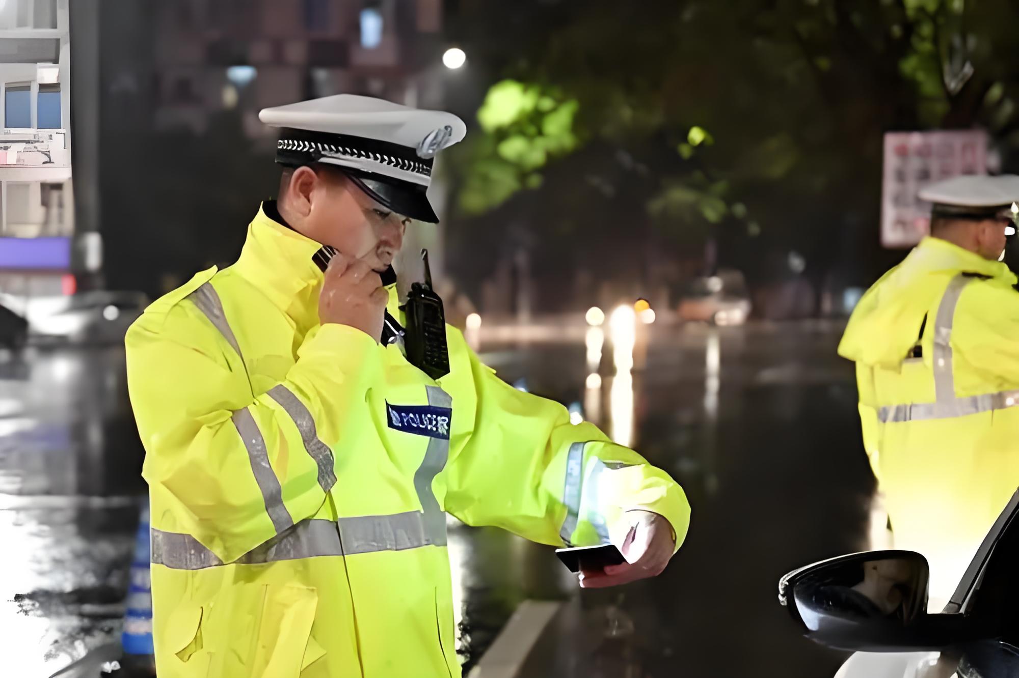 反光雨衣价格解析：如何判断一件反光雨衣的真实价值？