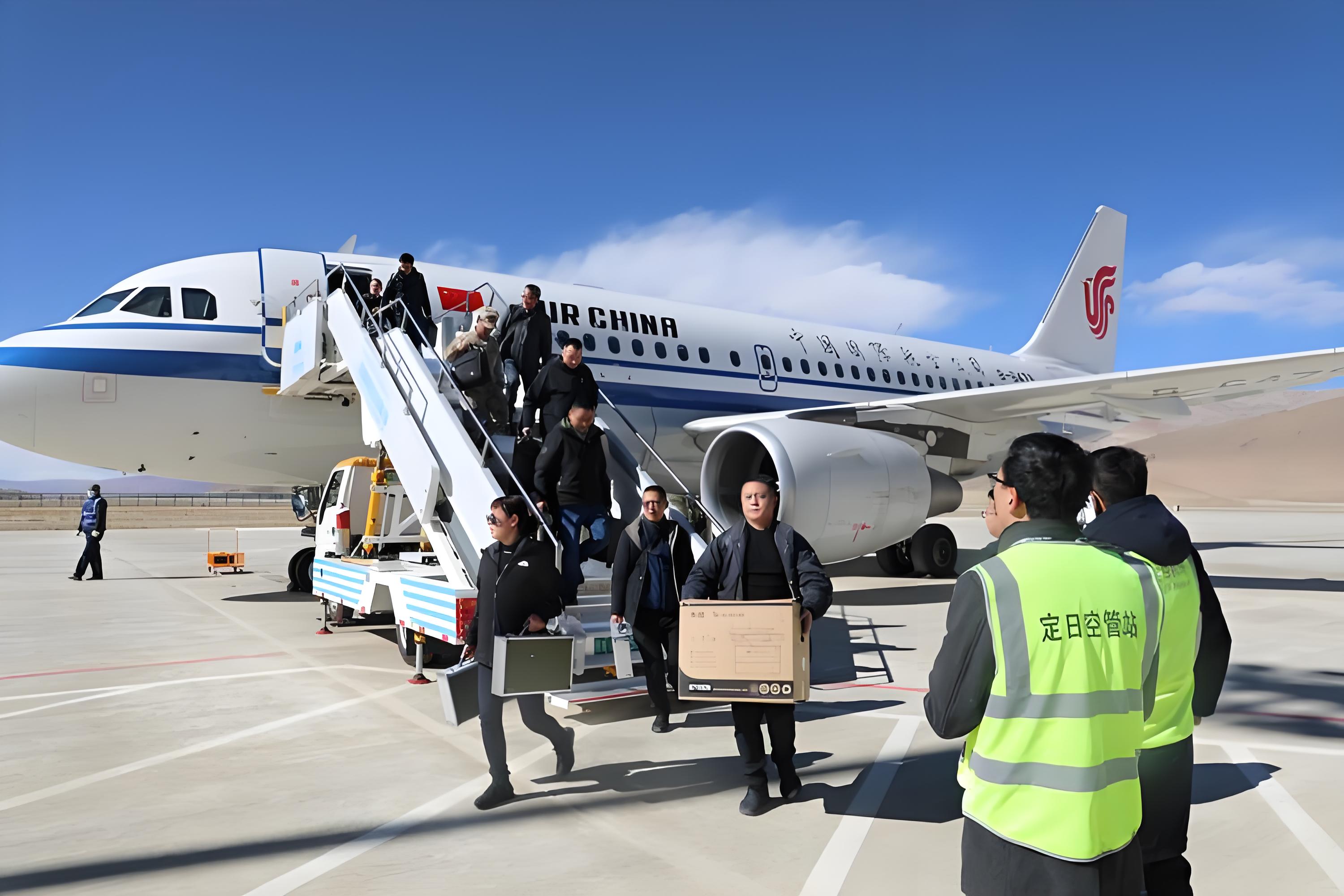 守护地勤安全：解析中国国家航空反光背心的材质选择