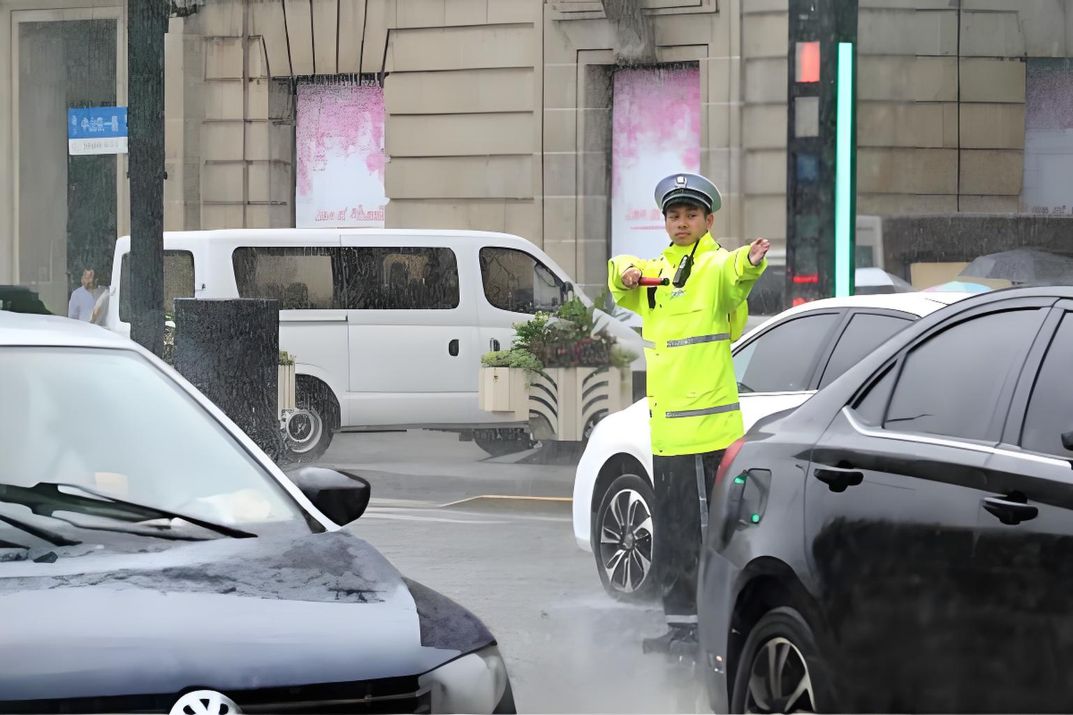 安博世经典款反光雨衣套装：匠心设计守护风雨中安全