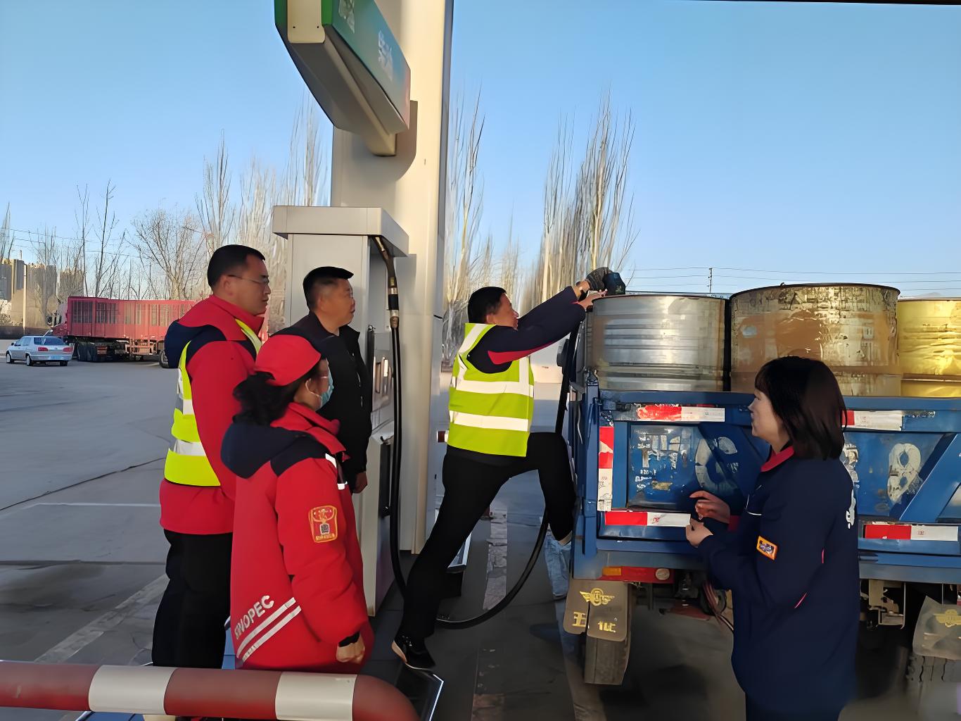 抗静电3M多袋反光马甲适用材质解读：安全防护与实用功能