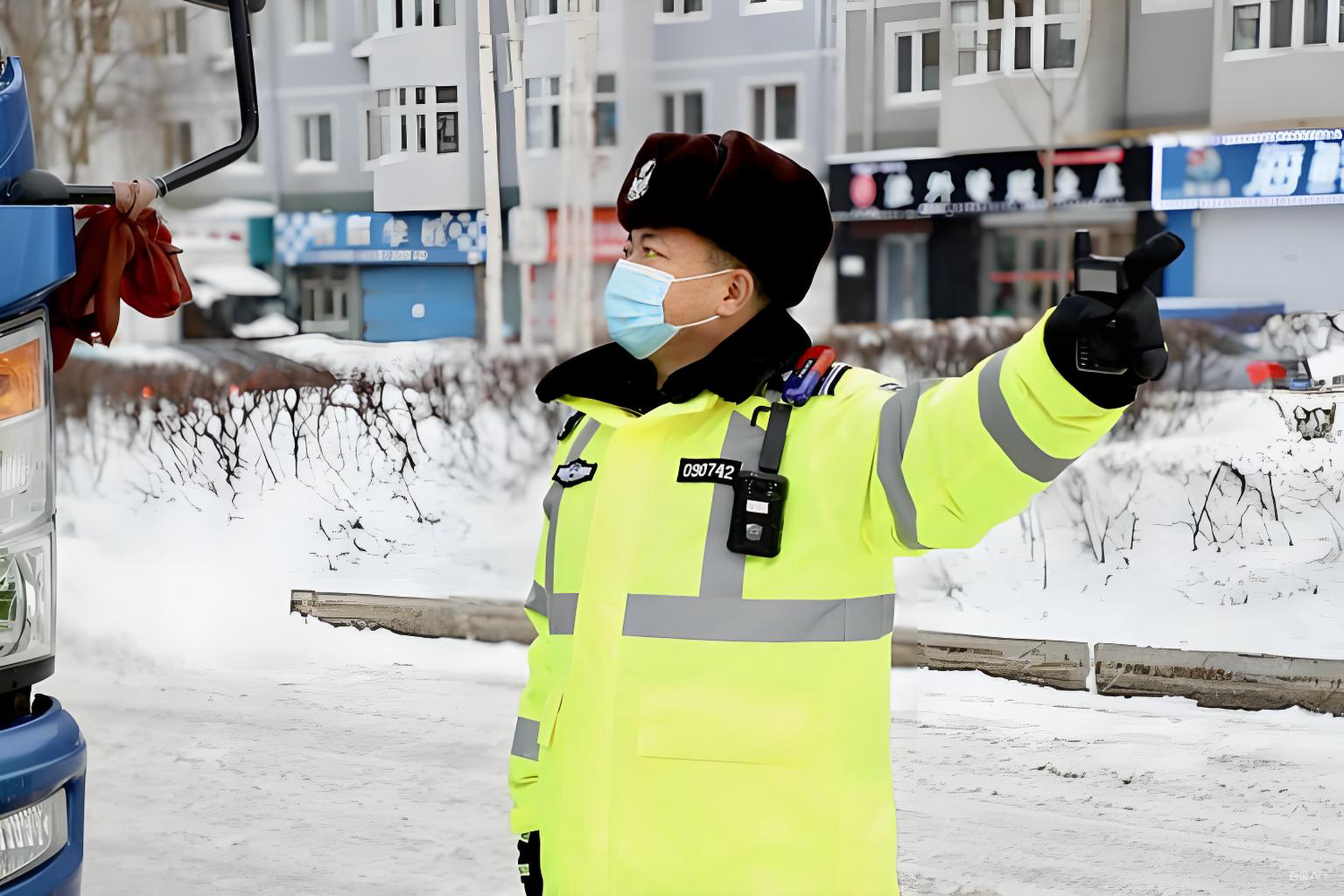 防冻晶格可拆卸内胆反光棉衣：执勤作业人员的守护者