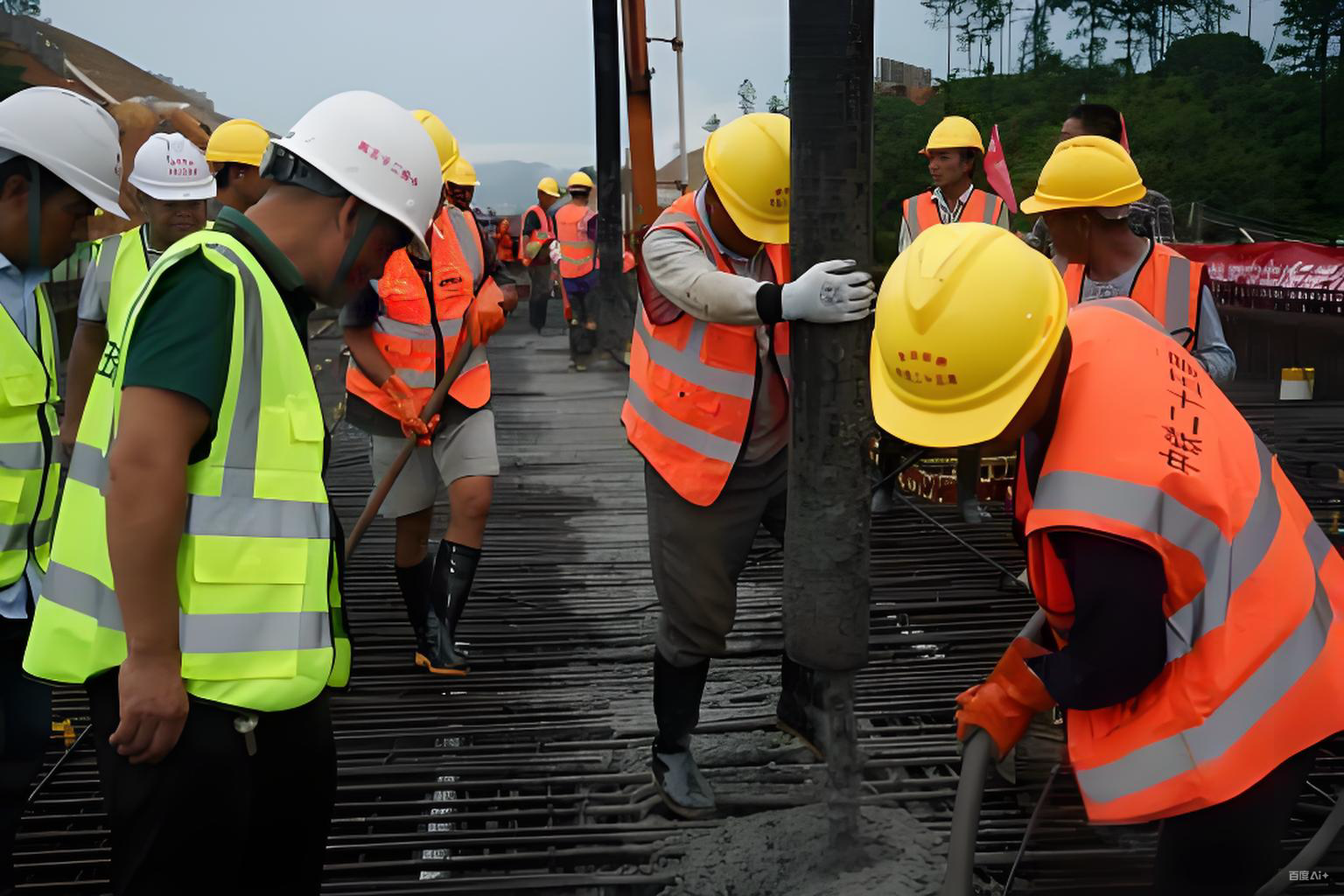 执勤晶格款网布反光马甲：材质与功能深度适配