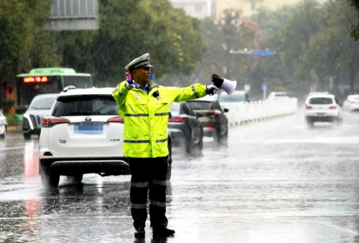 反光雨衣为什么要装两个拉链？